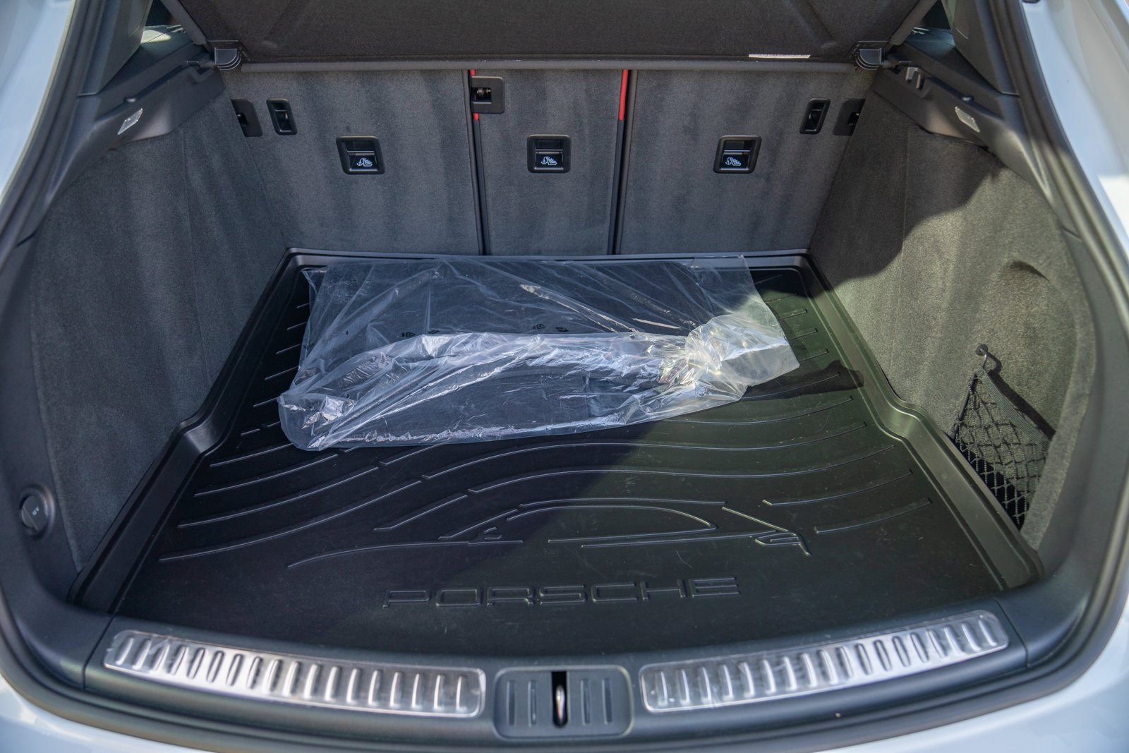 Certified 2026 Porsche Macan AWD/4WD image 28