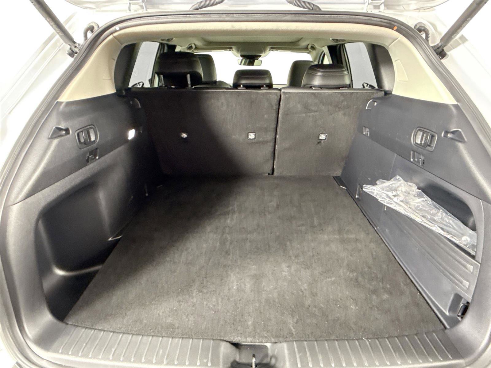 Certified 2025 MAZDA CX-50 AWD 2.5 Hybrid w/ Premium Pkg image 40