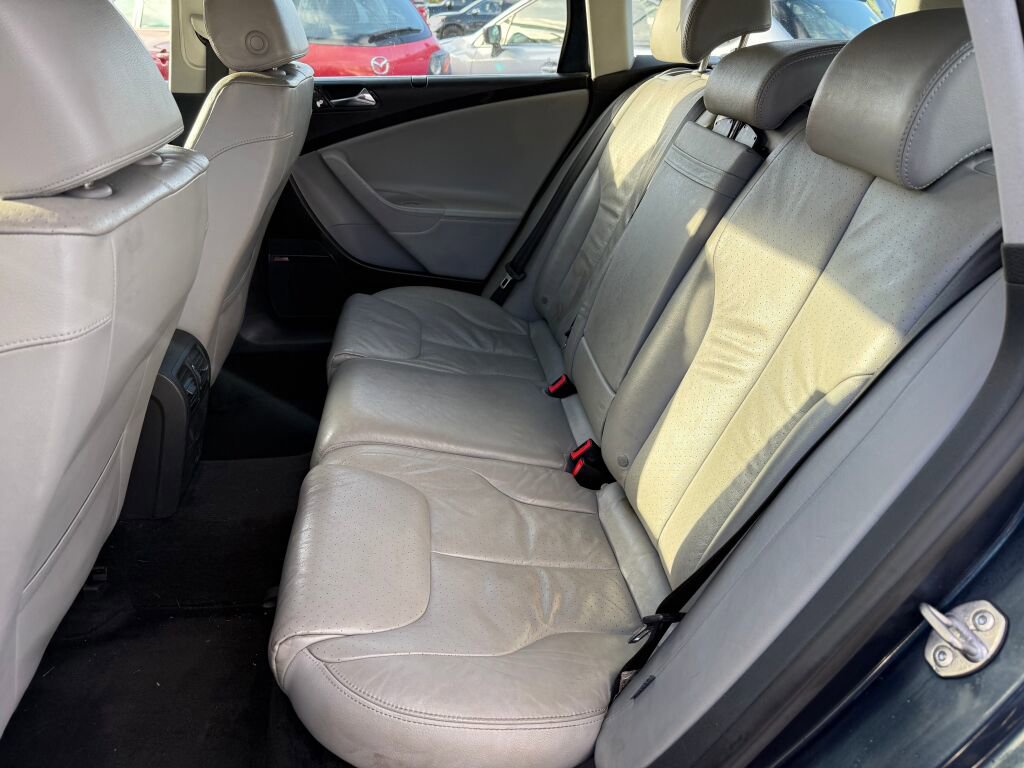 Used 2007 Volkswagen Passat 3.6 image 9