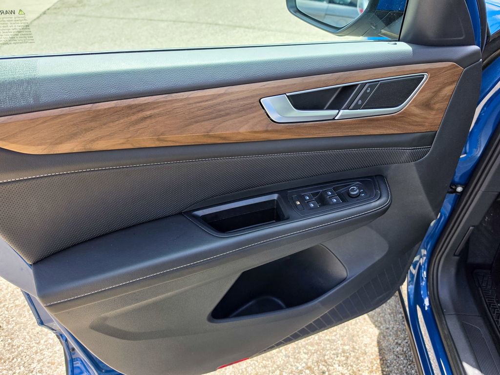 Certified 2025 Volkswagen Atlas SE FWD image 13