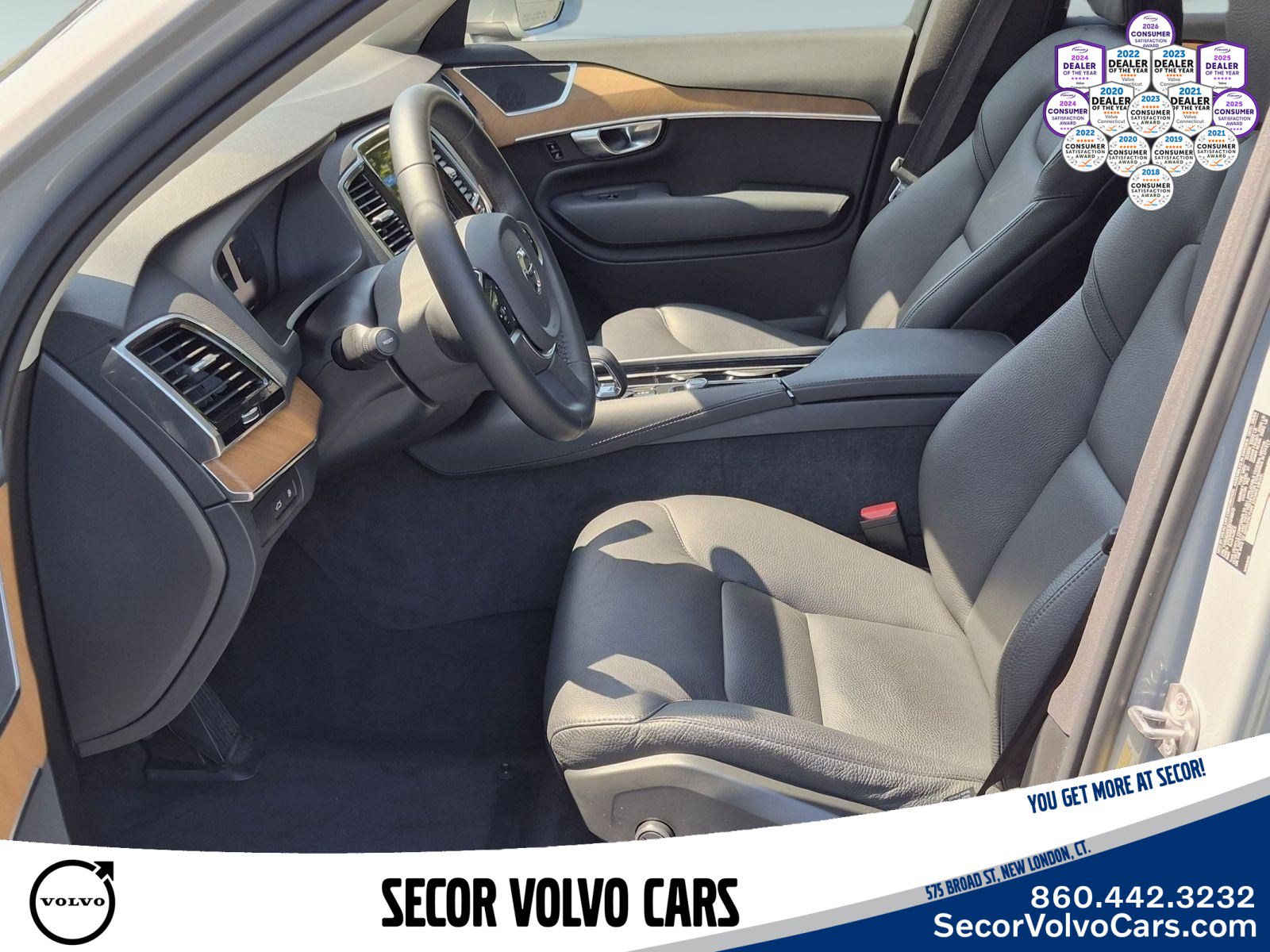 Certified 2025 Volvo XC90 T8 Plus w/ Protection Package Premier AWD/4WD image 14