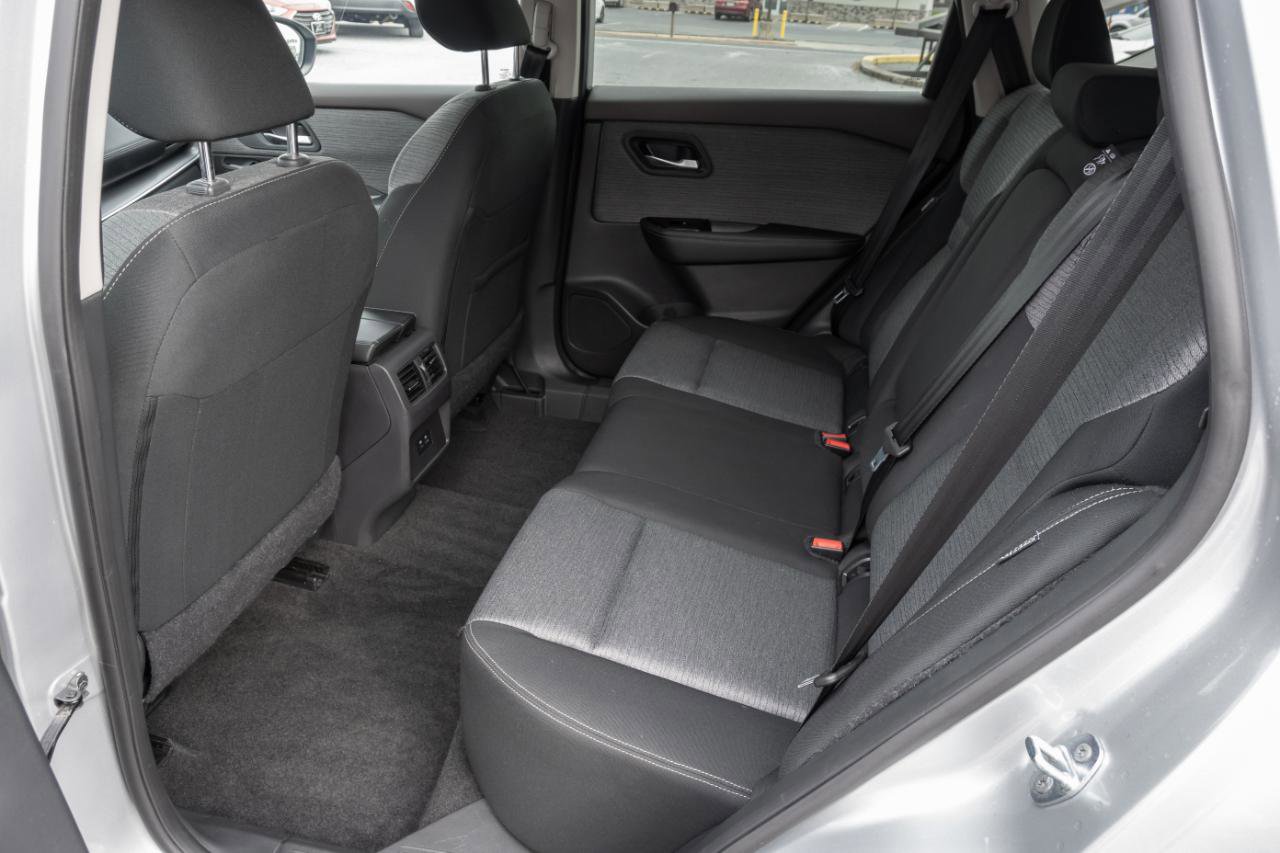 Used 2023 Nissan Rogue SV image 35