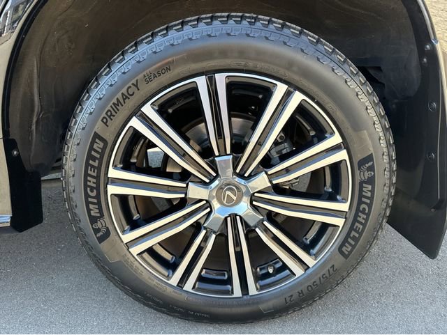 Used 2021 Lexus LX 570 4WD w/ Luxury Package image 42