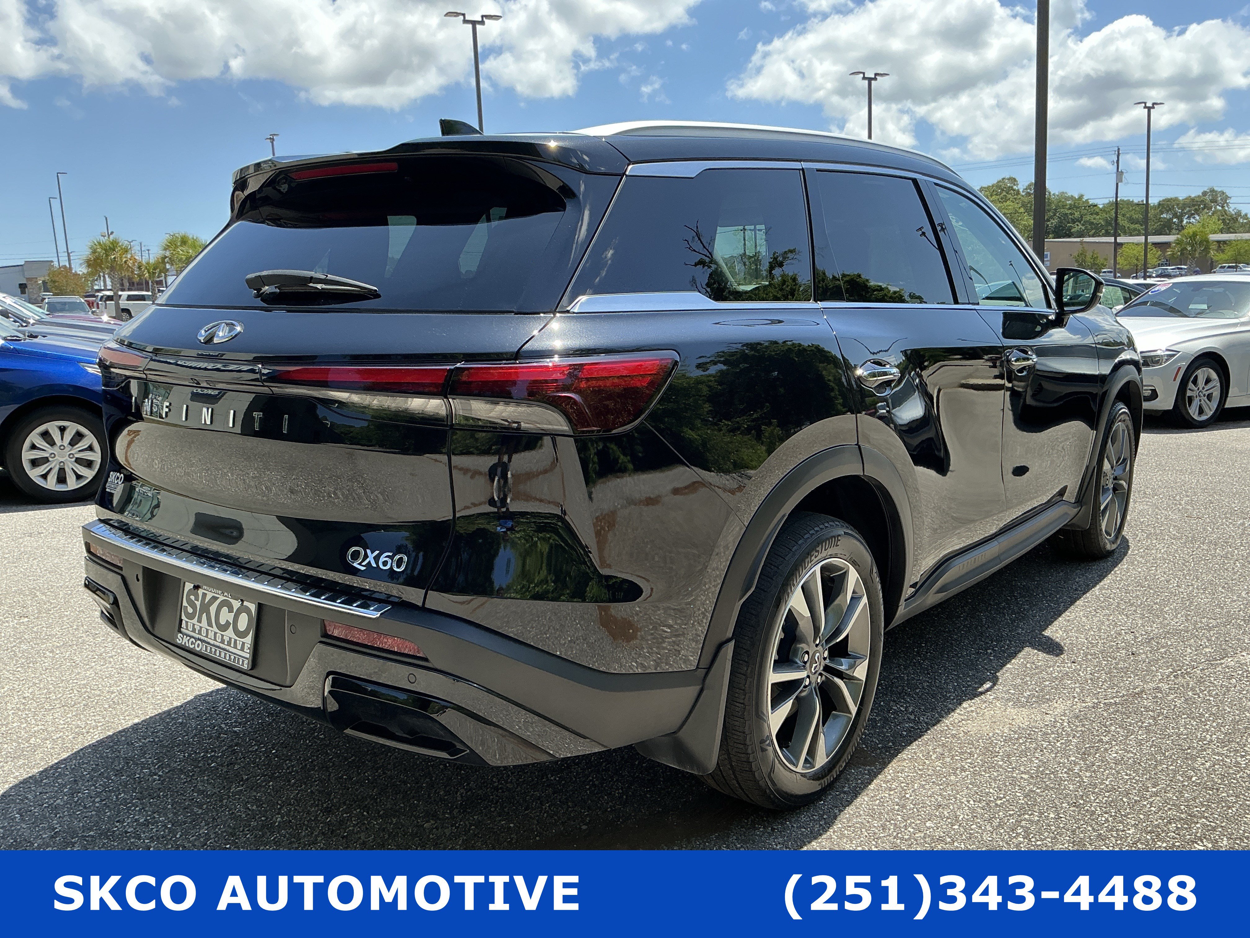 Used 2023 INFINITI QX60 Luxe w/ Vision Package FWD image 5