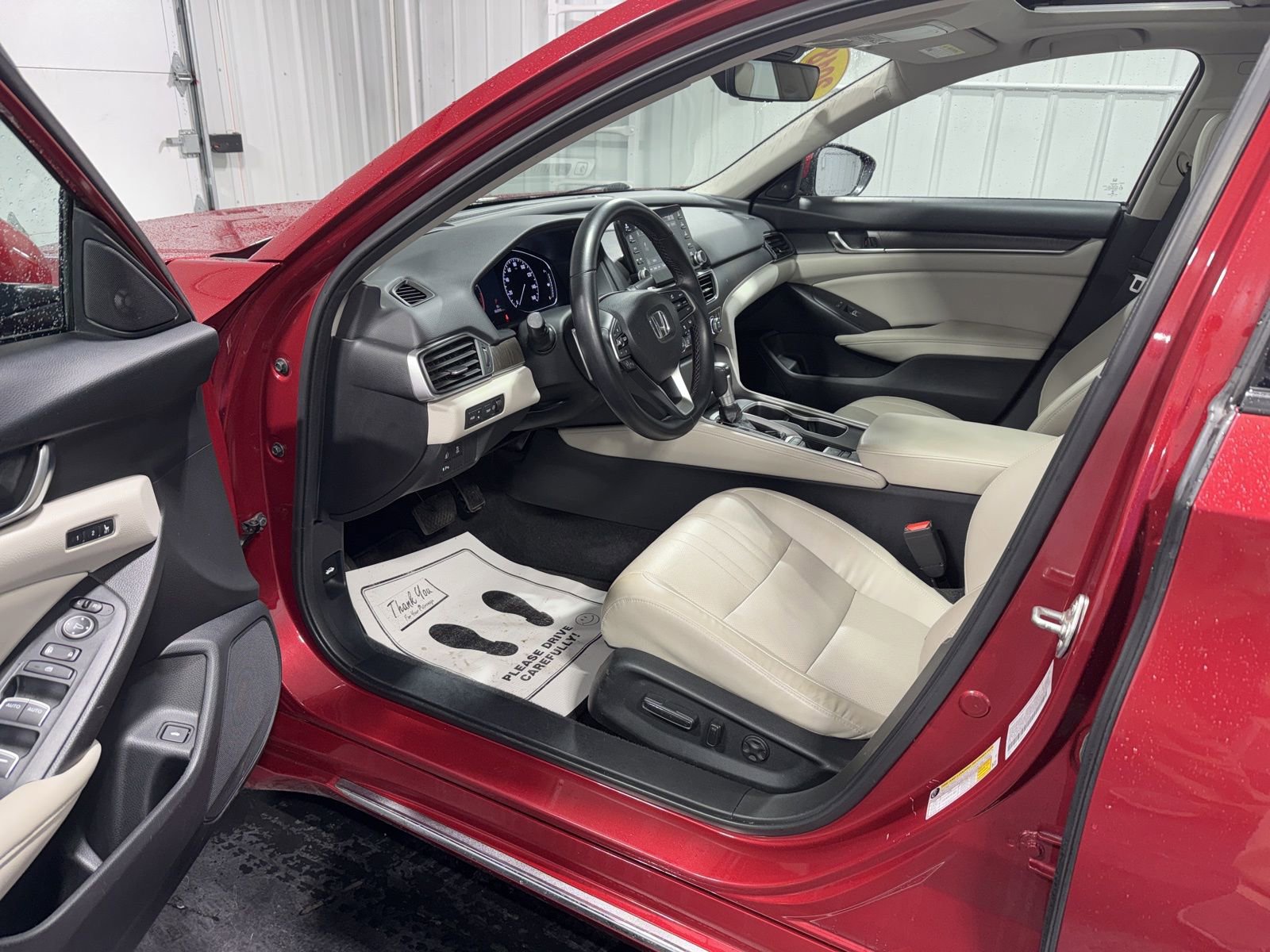 Used 2018 Honda Accord Touring image 18