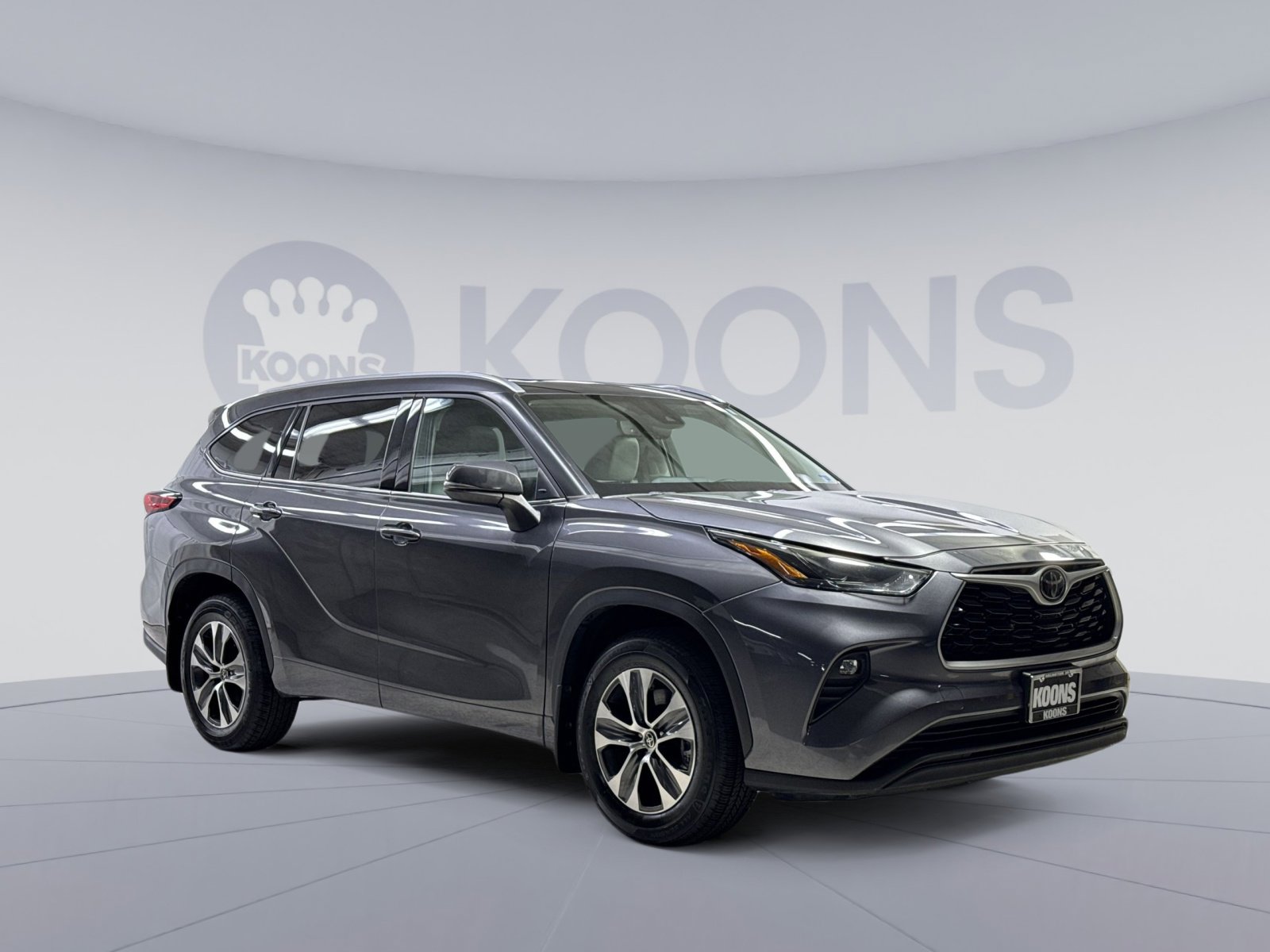 Used 2022 Toyota Highlander XLE FWD image 22