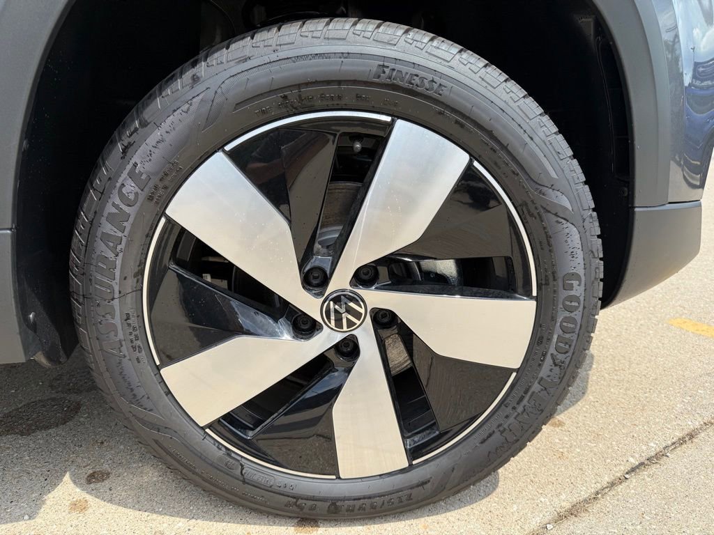 New 2025 Volkswagen Taos S image 6