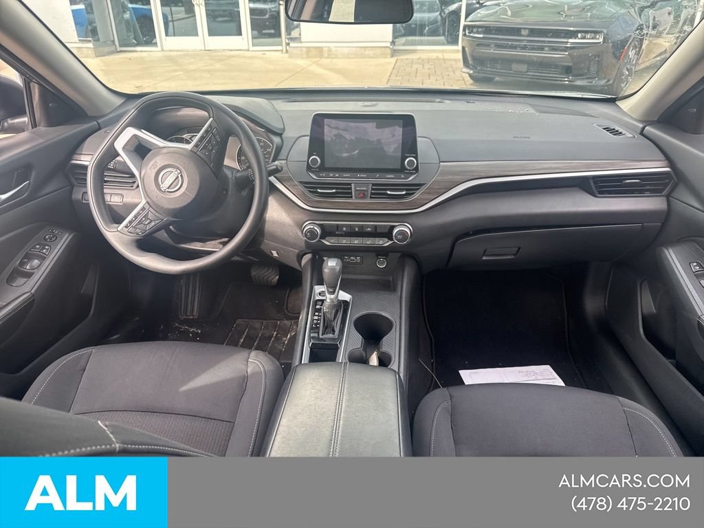 Used 2025 Nissan Altima 2.5 SV FWD image 10