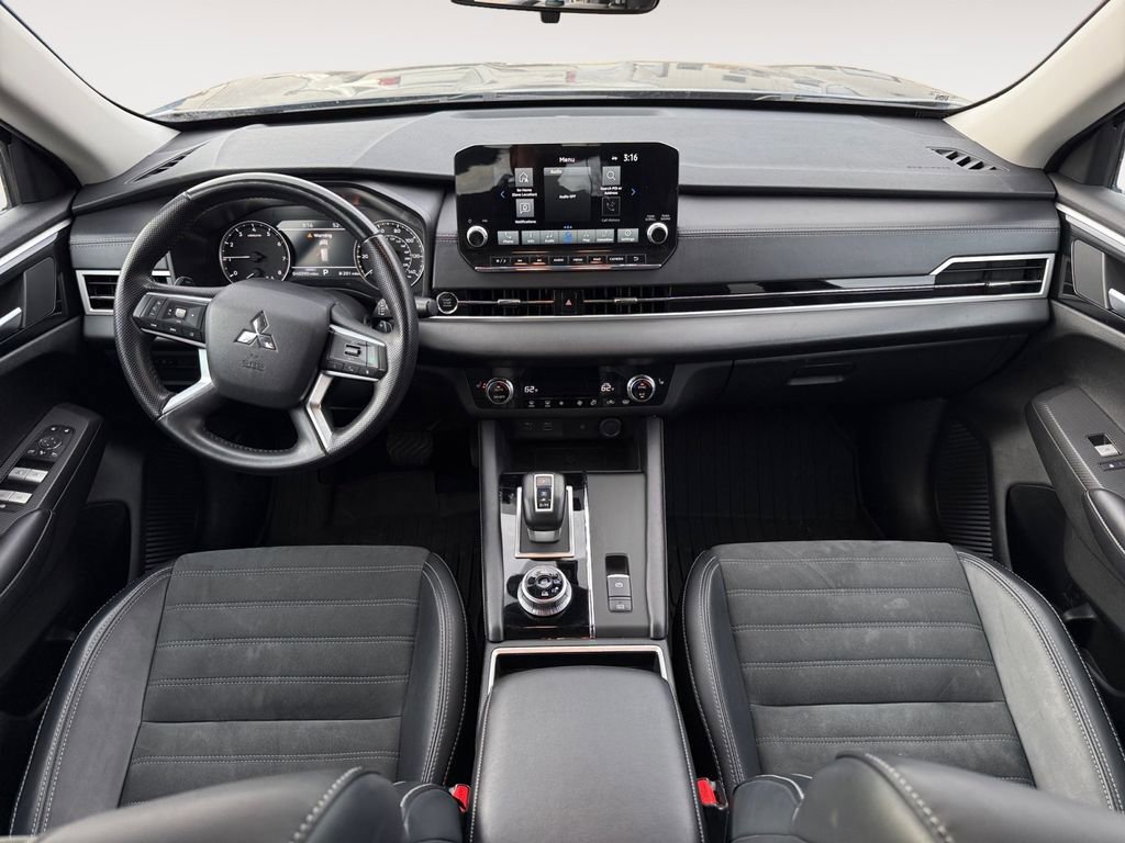 Used 2024 Mitsubishi Outlander image 10