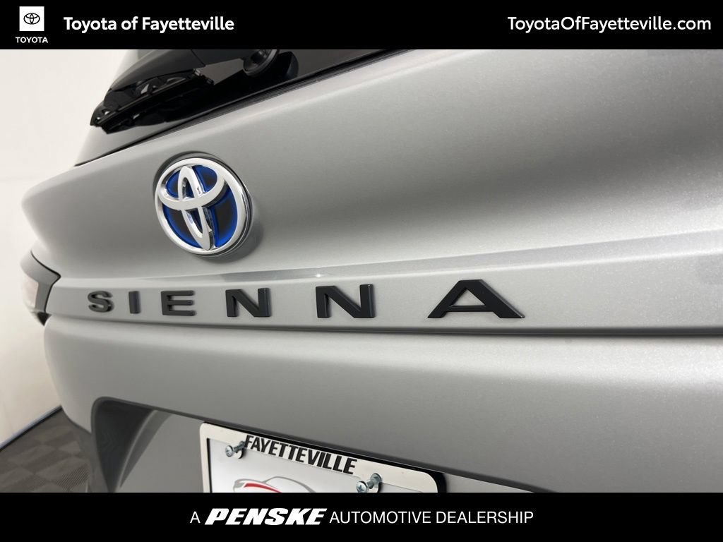 Certified 2025 Toyota Sienna XLE FWD image 3
