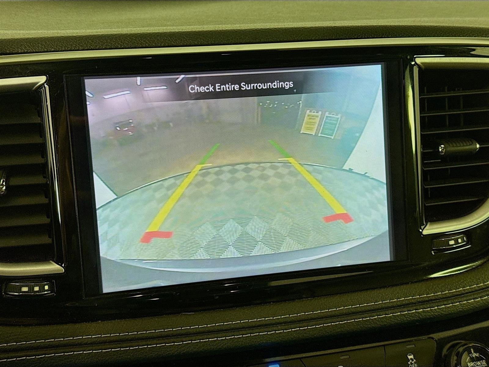 Used 2021 Chrysler Pacifica Limited w/ Uconnect Theater Family Group image 18