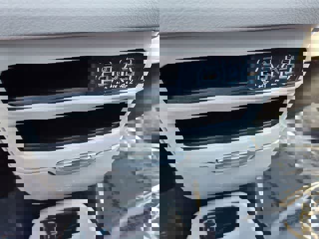 Used 2023 Chrysler Voyager LX image 23