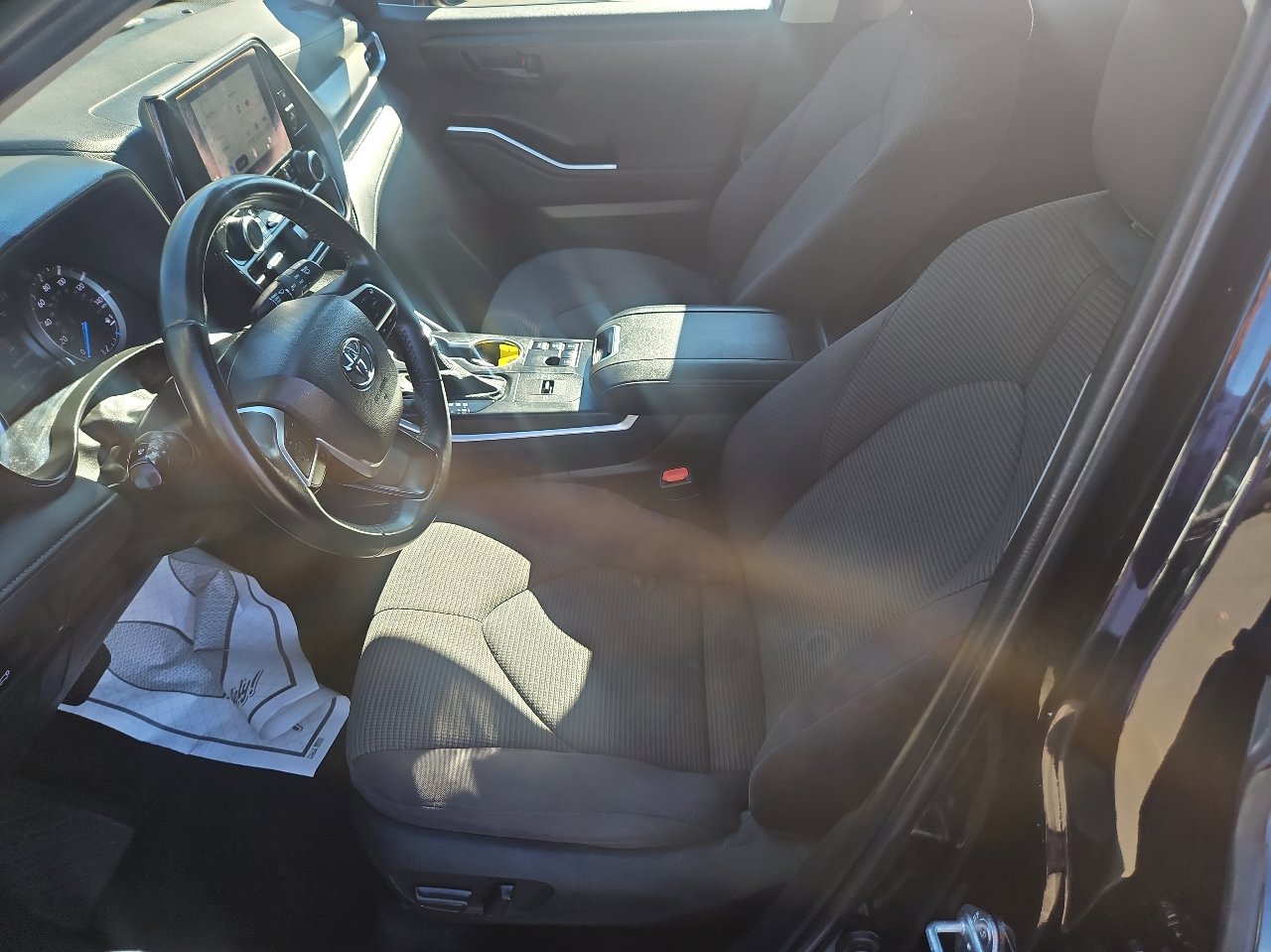 Used 2023 Toyota Highlander LE image 11