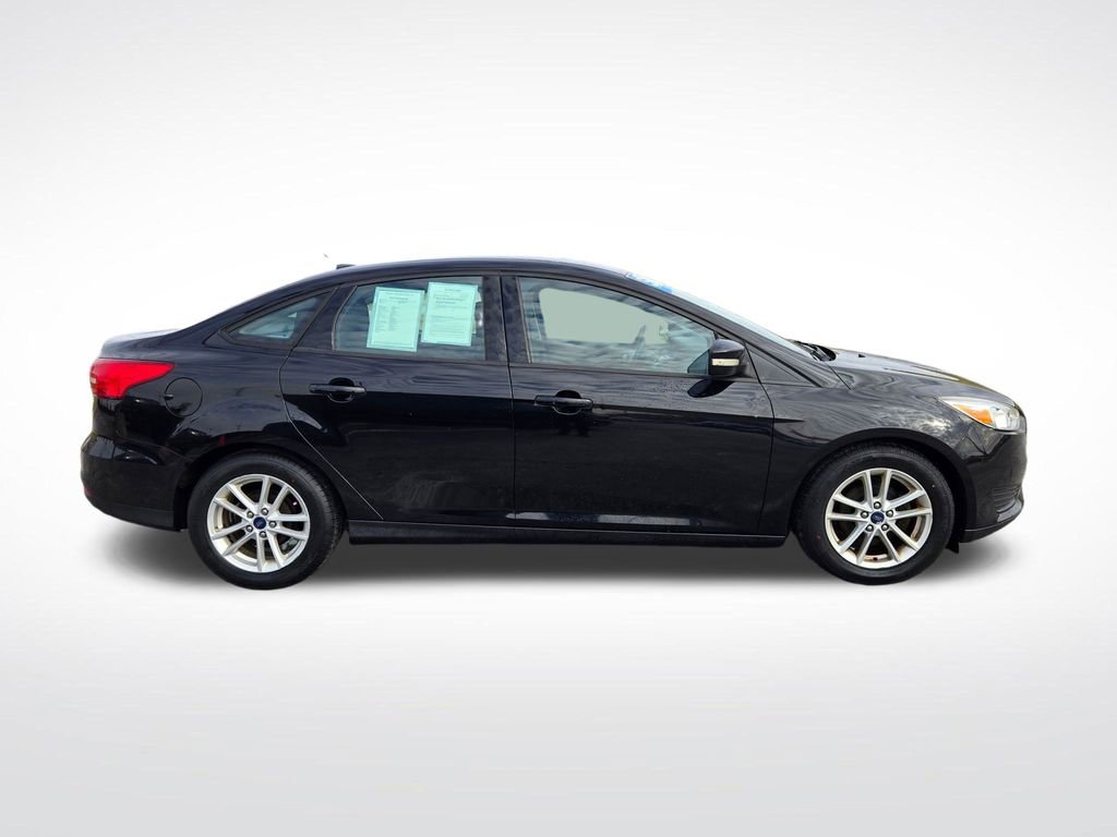 Used 2017 Ford Focus SE image 2