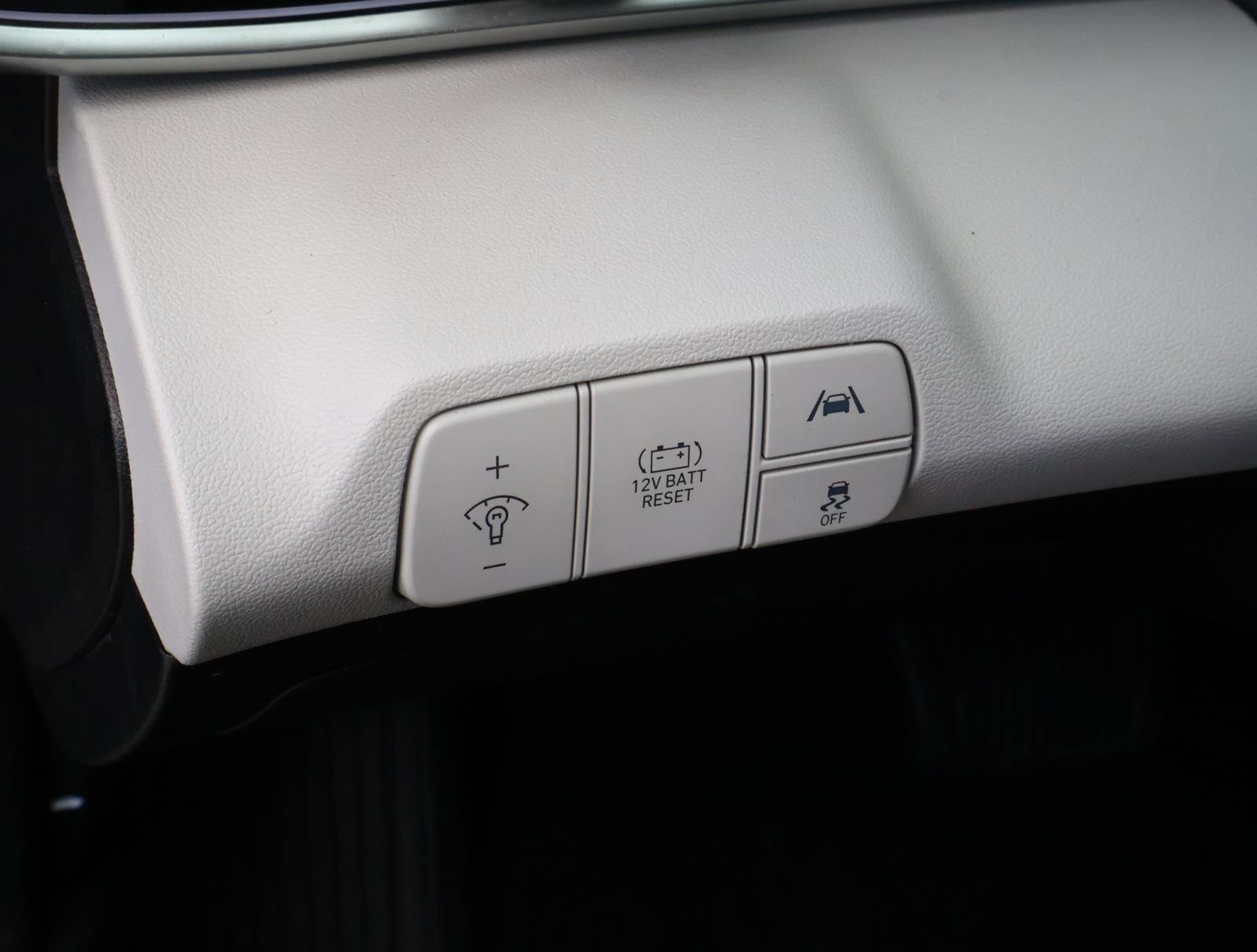 Used 2023 Hyundai Elantra Limited FWD image 17