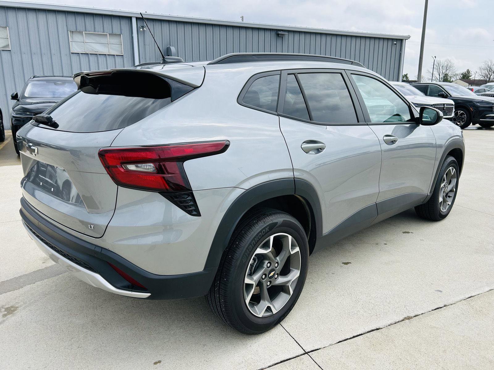 Used 2025 Chevrolet Trax LT w/ Driver Confidence Package image 37