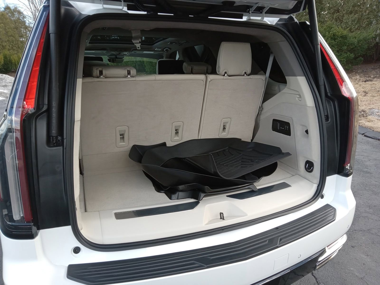 Used 2023 Cadillac Escalade Premium Luxury Platinum image 24