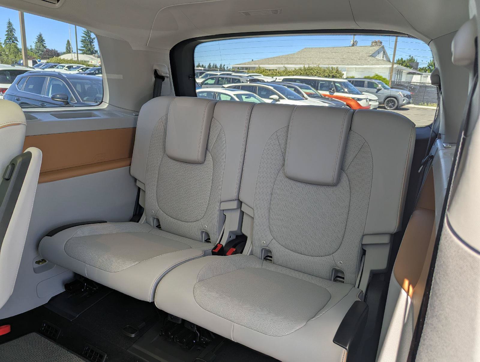 New 2025 Volkswagen ID. Buzz Pro S Plus AWD/4WD image 36