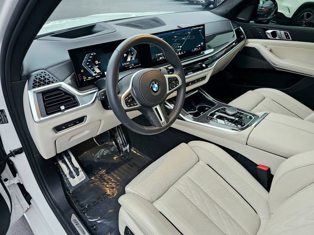 Used 2025 BMW X7 M60i image 16