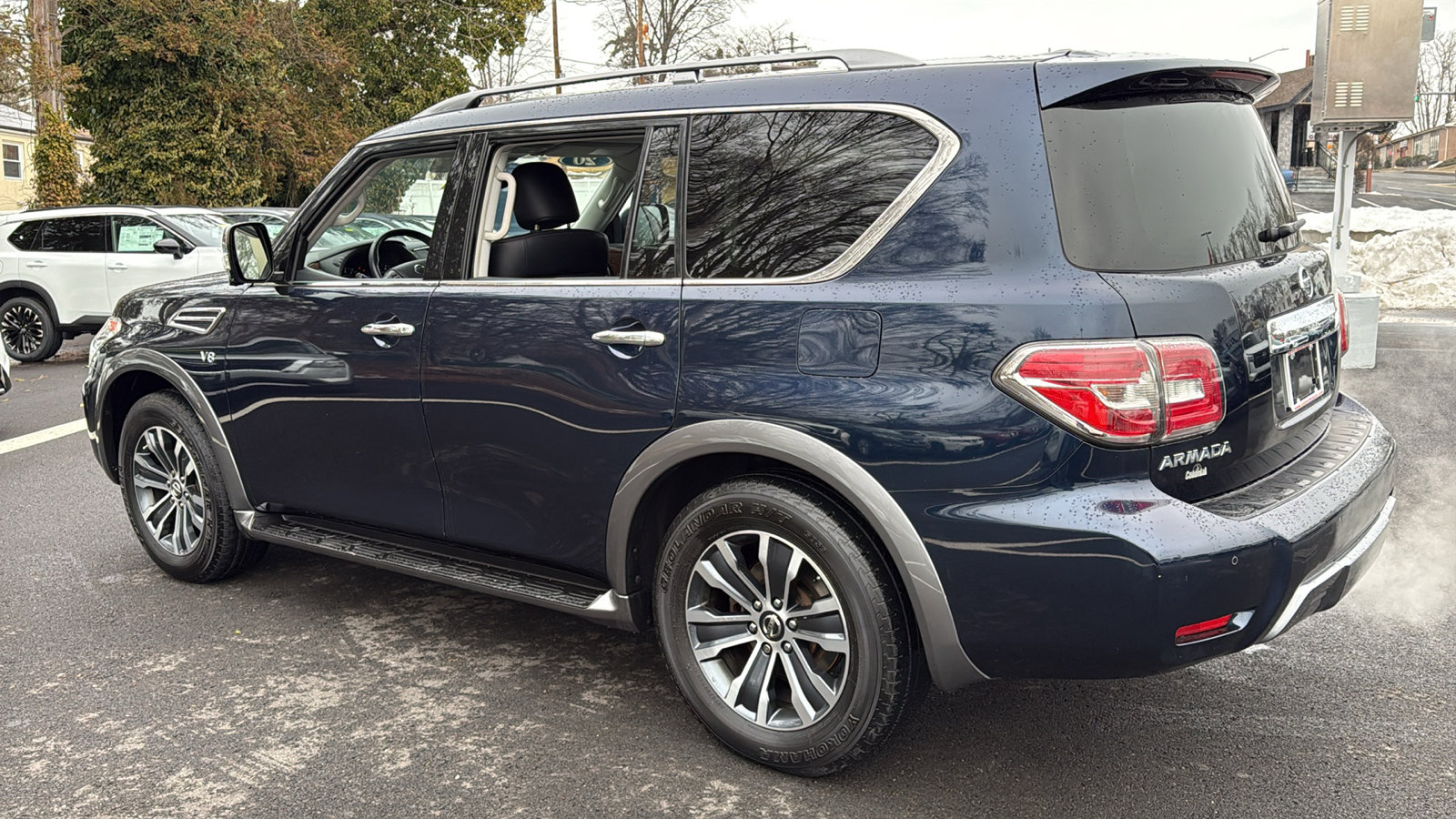 Used 2020 Nissan Armada SL image 22