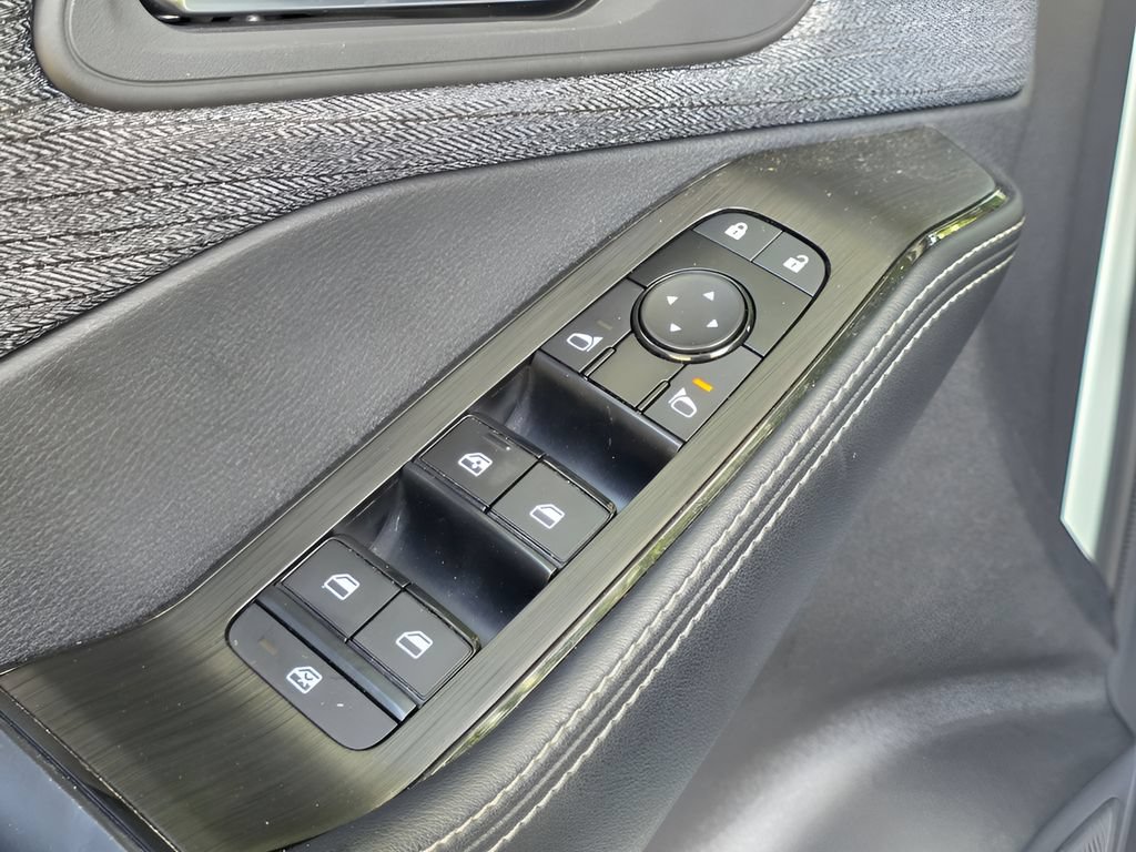 Used 2023 Nissan Rogue SV AWD/4WD image 14