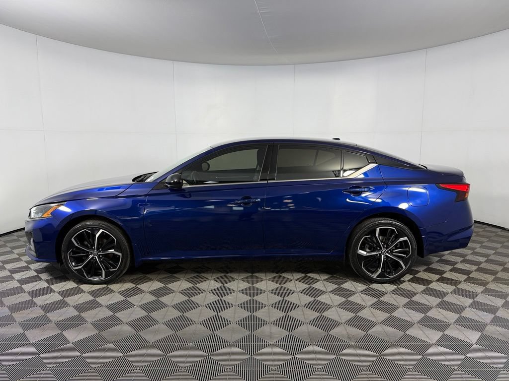 Used 2023 Nissan Altima 2.5 SR AWD/4WD image 11