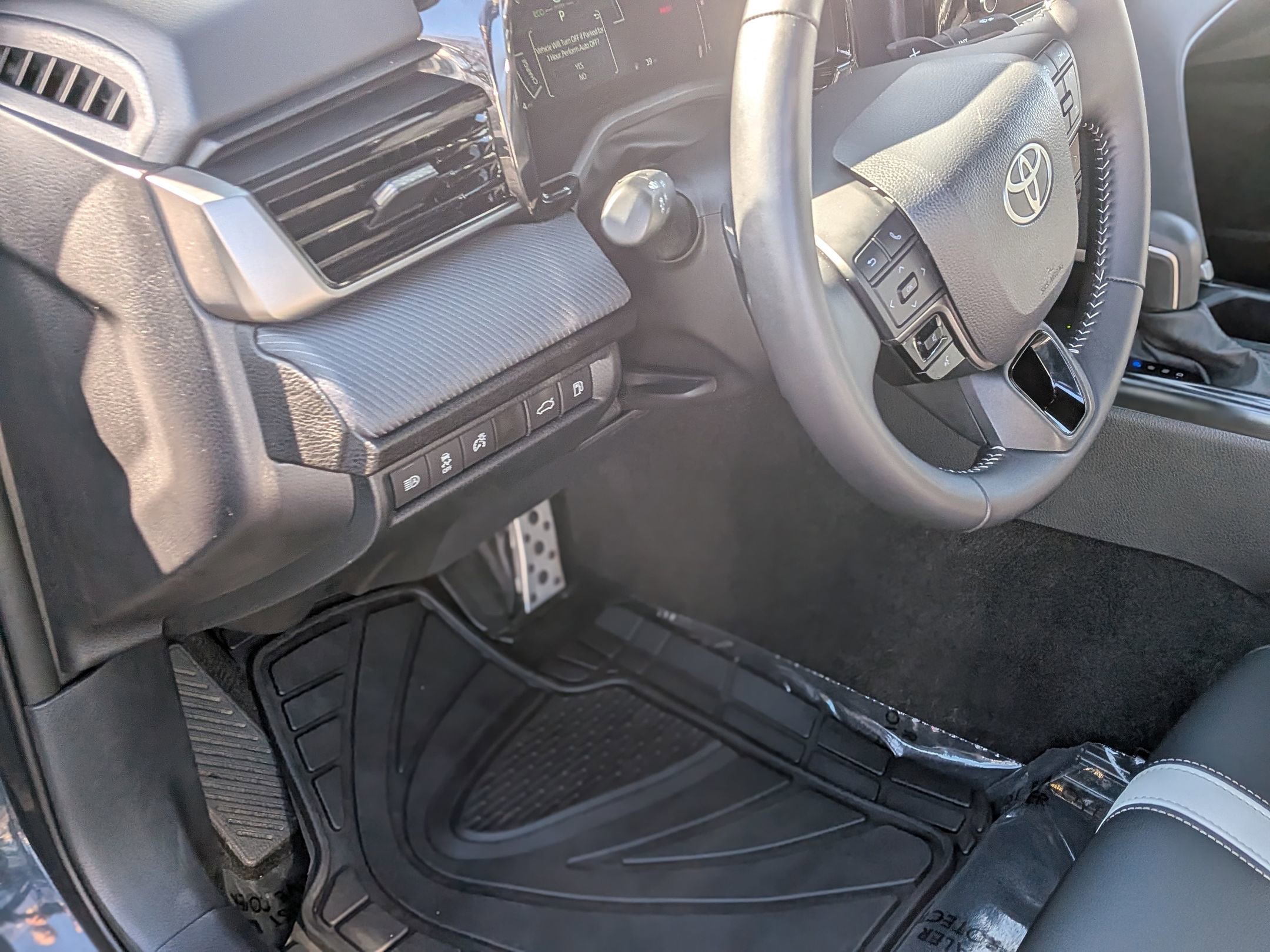 Used 2025 Toyota Camry SE image 17