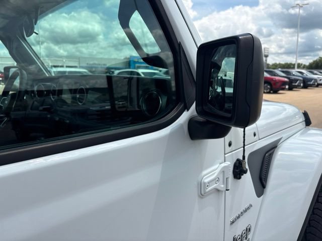 Used 2018 Jeep Wrangler Unlimited Sahara w/ LED Lighting Group AWD/4WD image 41