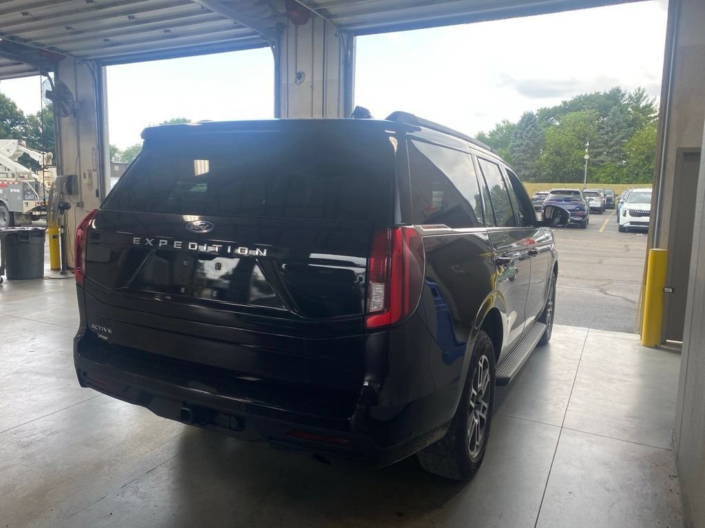 Used 2025 Ford Expedition Active AWD/4WD image 4