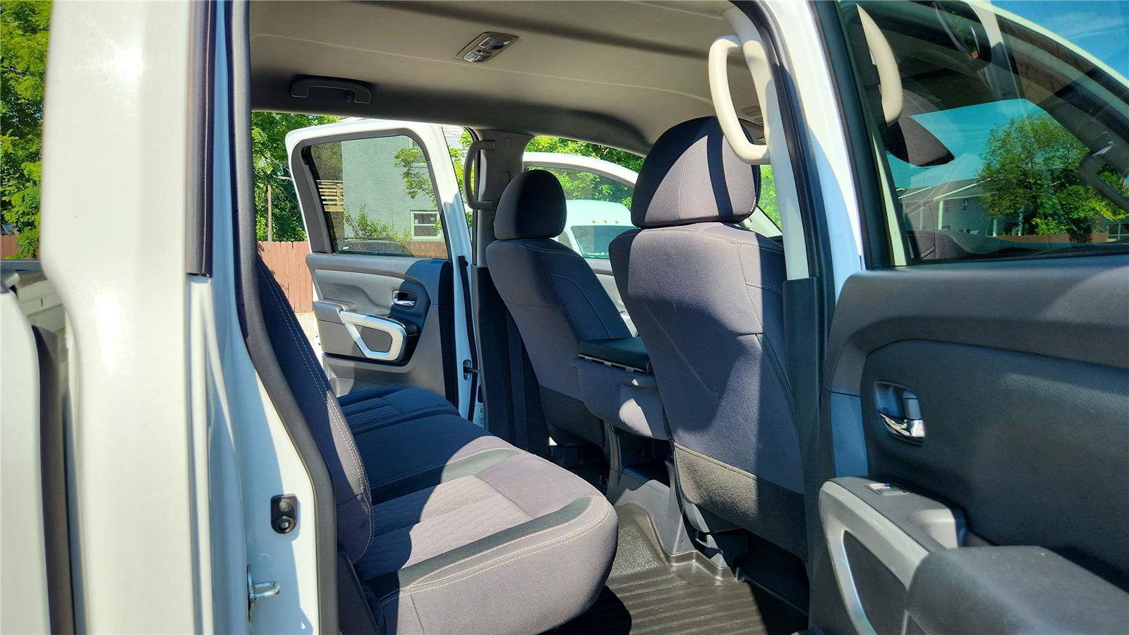 Used 2022 Nissan Titan SV AWD/4WD image 21
