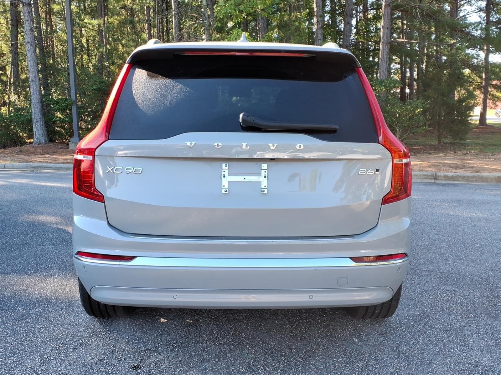 Certified 2024 Volvo XC90 T8 Ultimate w/ Protection Package Premier AWD/4WD image 4