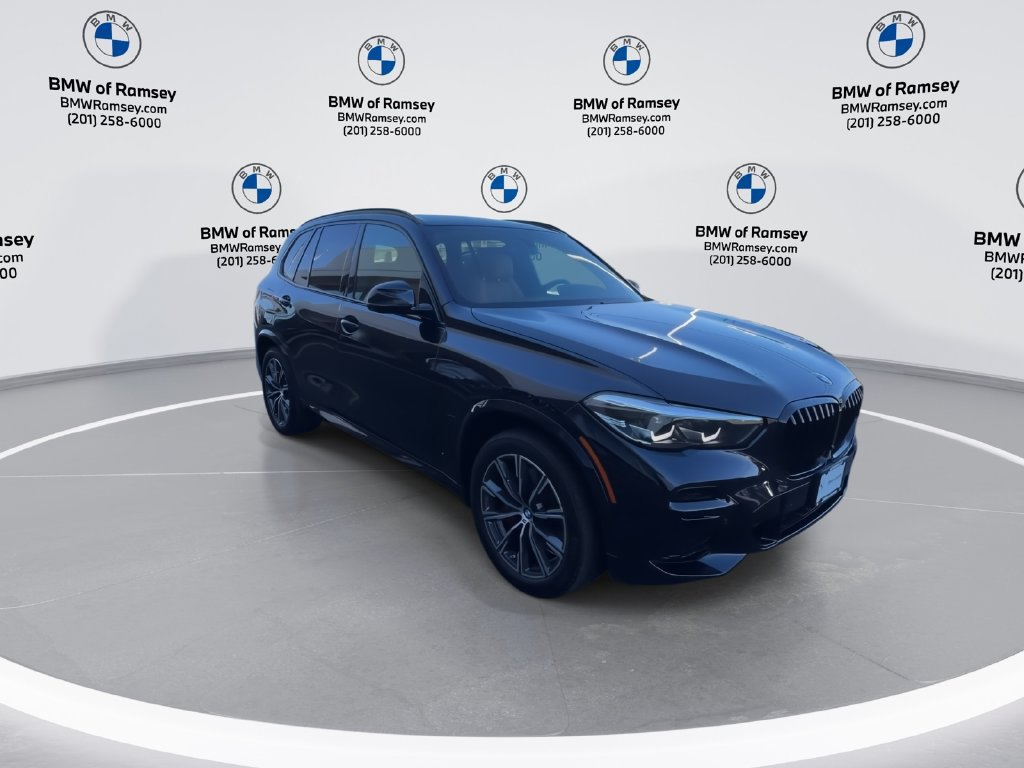 Used 2023 BMW X5 xDrive40i w/ M Sport Package AWD/4WD image 2