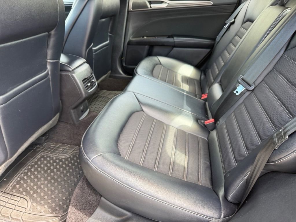 Used 2017 Ford Fusion SE w/ Equipment Group 201A image 12
