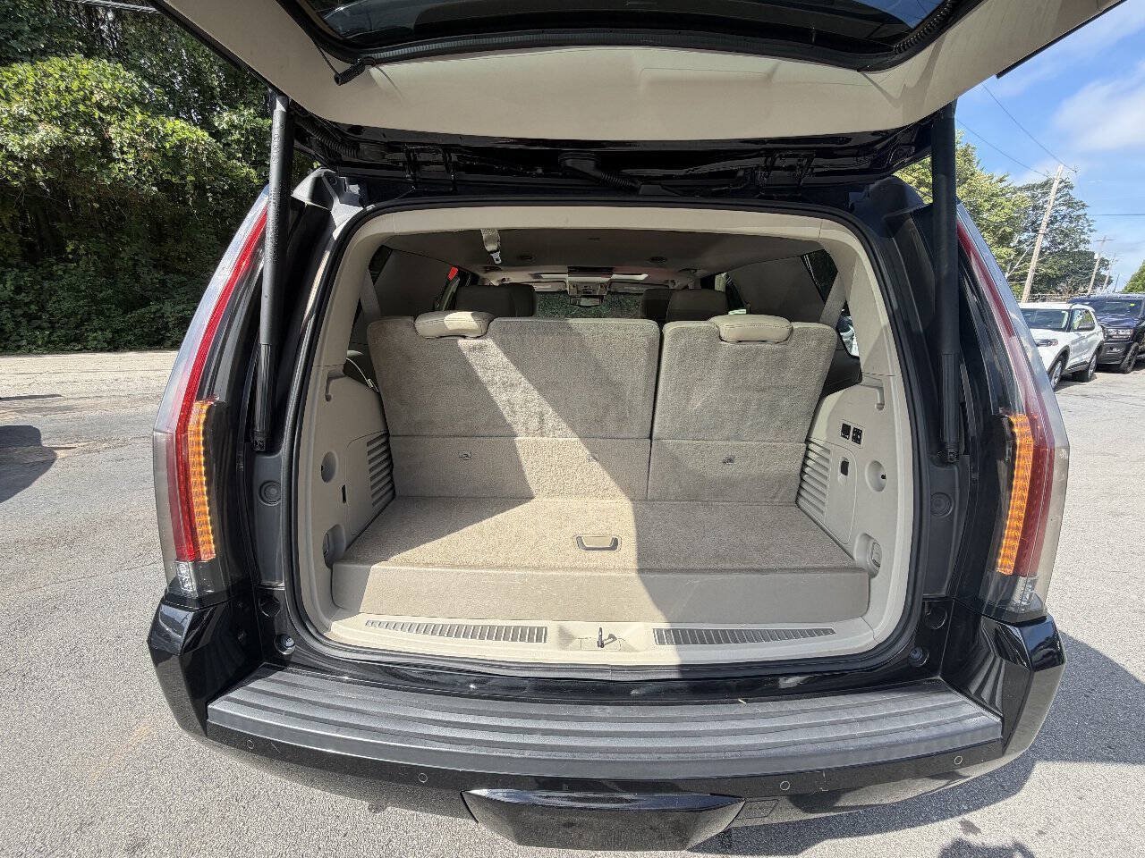 Used 2015 Cadillac Escalade Premium AWD/4WD image 7