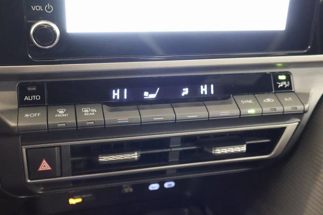 Used 2025 Toyota Camry SE image 22