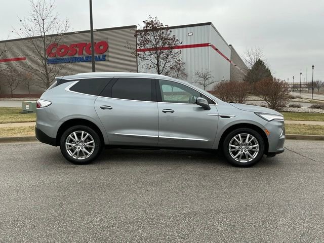 Used 2024 Buick Enclave Essence w/ Experience Buick Package image 8
