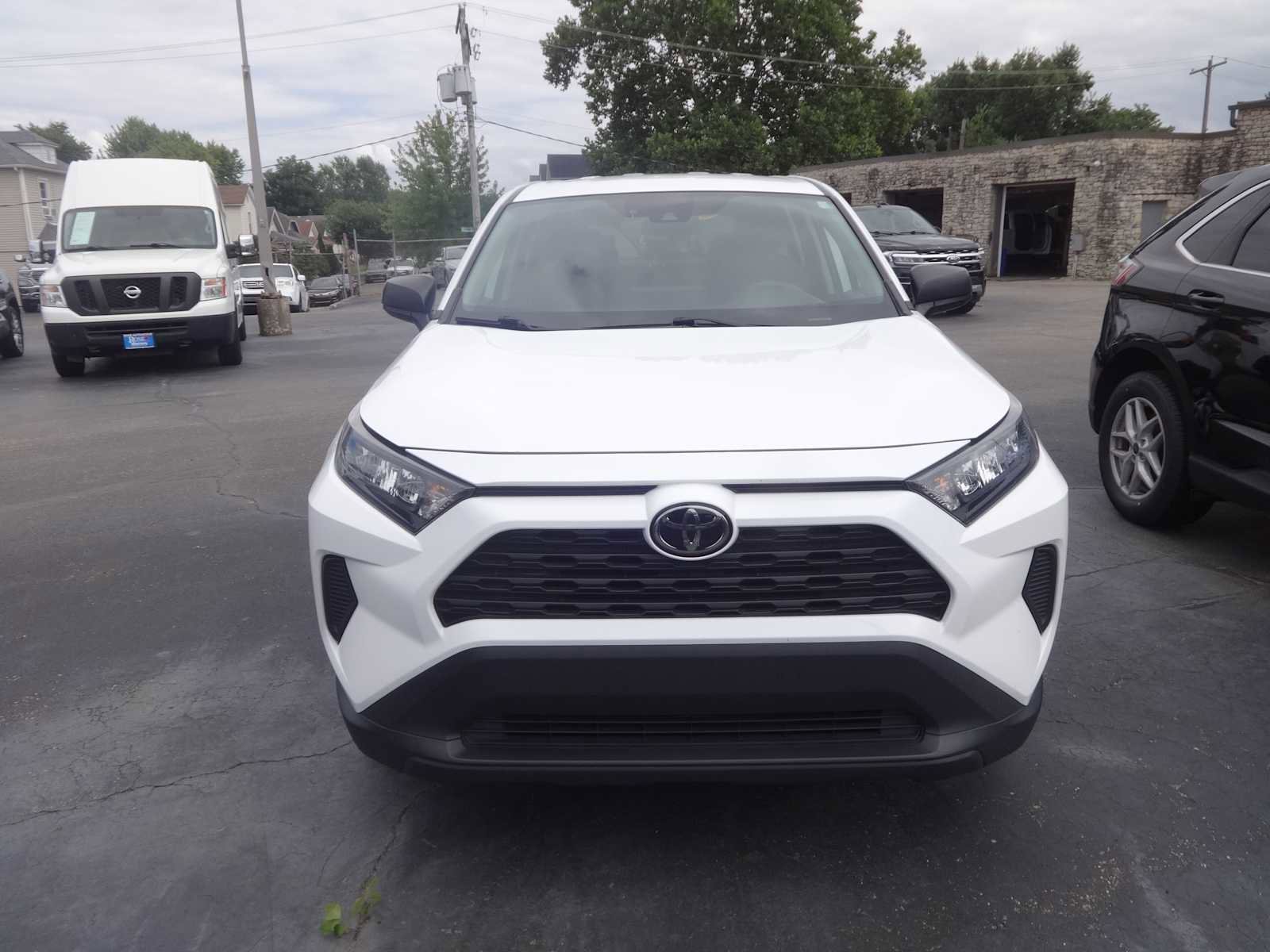 Used 2022 Toyota RAV4 LE image 2