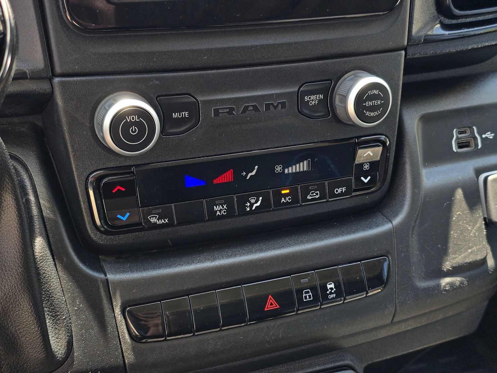 Used 2023 RAM ProMaster 2500 FWD image 29
