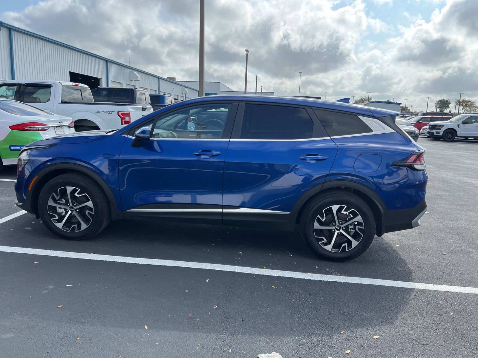 Used 2025 Kia Sportage EX image 15