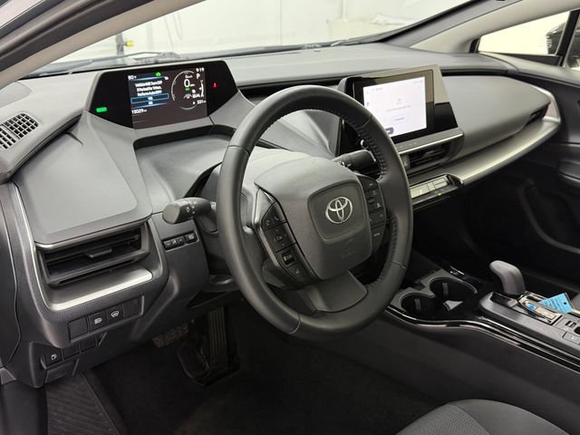 Used 2025 Toyota Prius LE FWD image 8