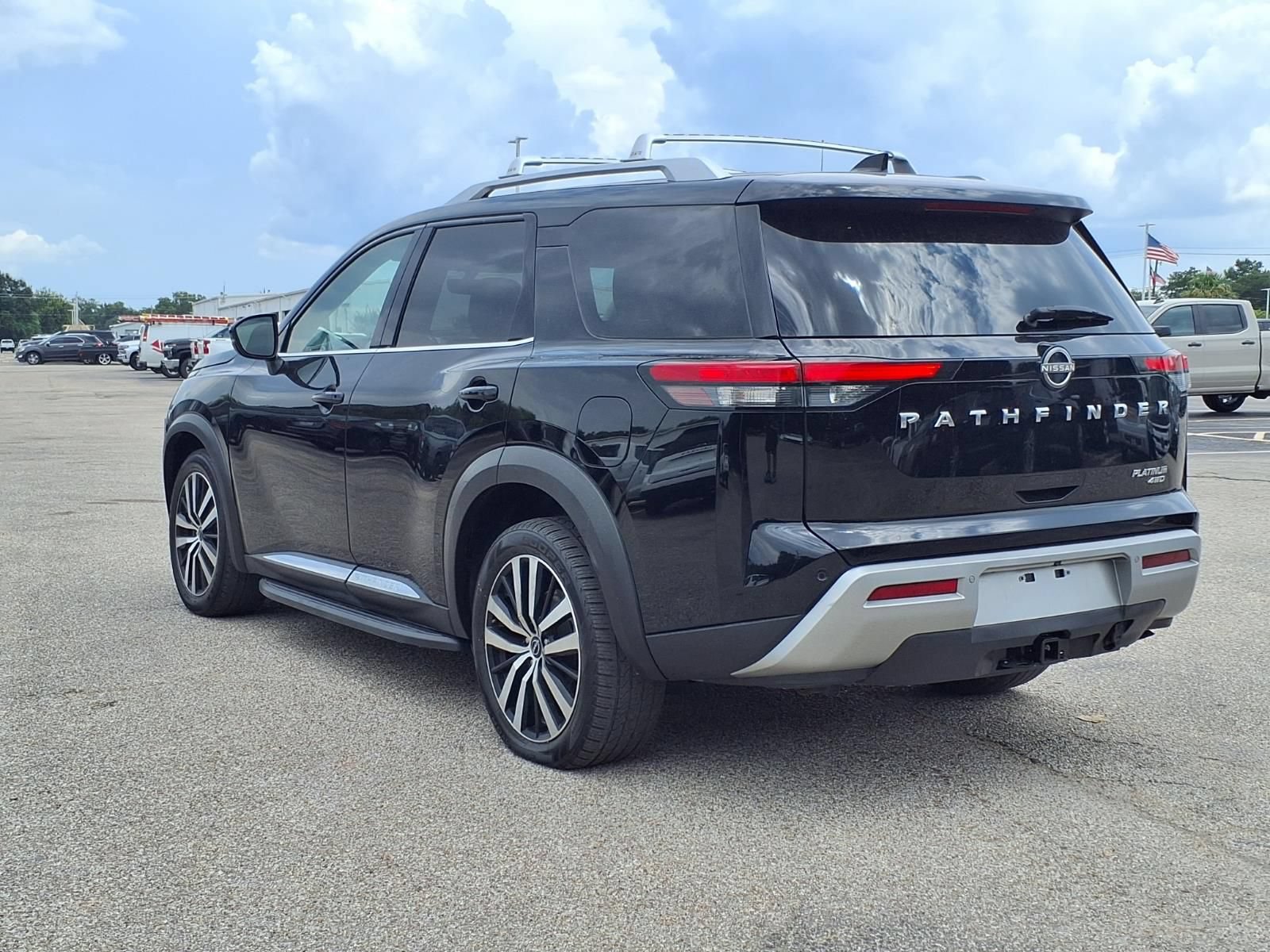 Used 2023 Nissan Pathfinder Platinum AWD/4WD image 23