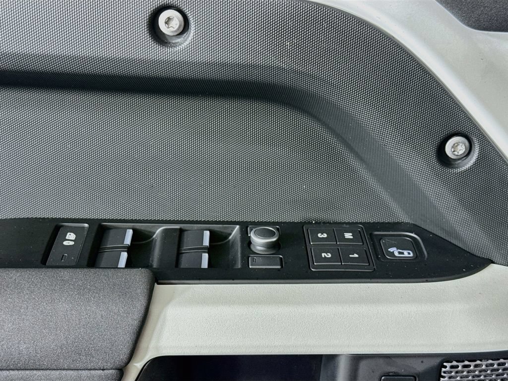 Used 2020 Land Rover Defender 110 SE AWD/4WD image 21