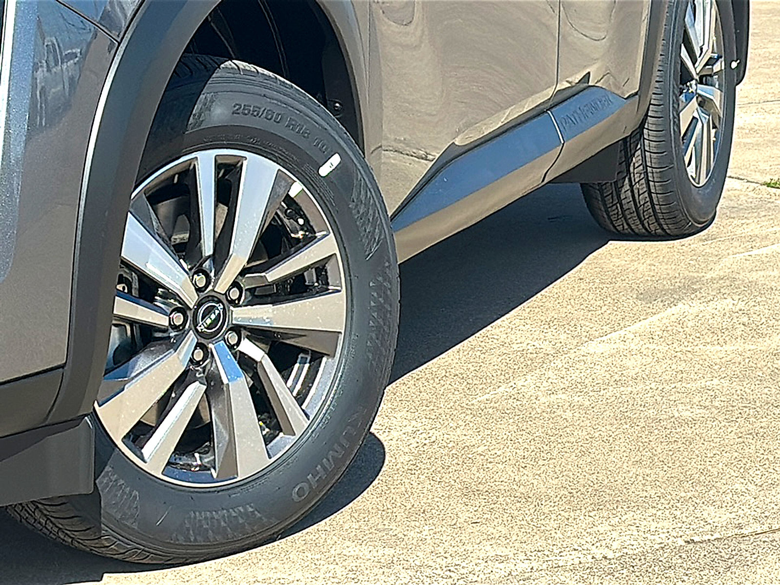 New 2026 Nissan Pathfinder SL image 3