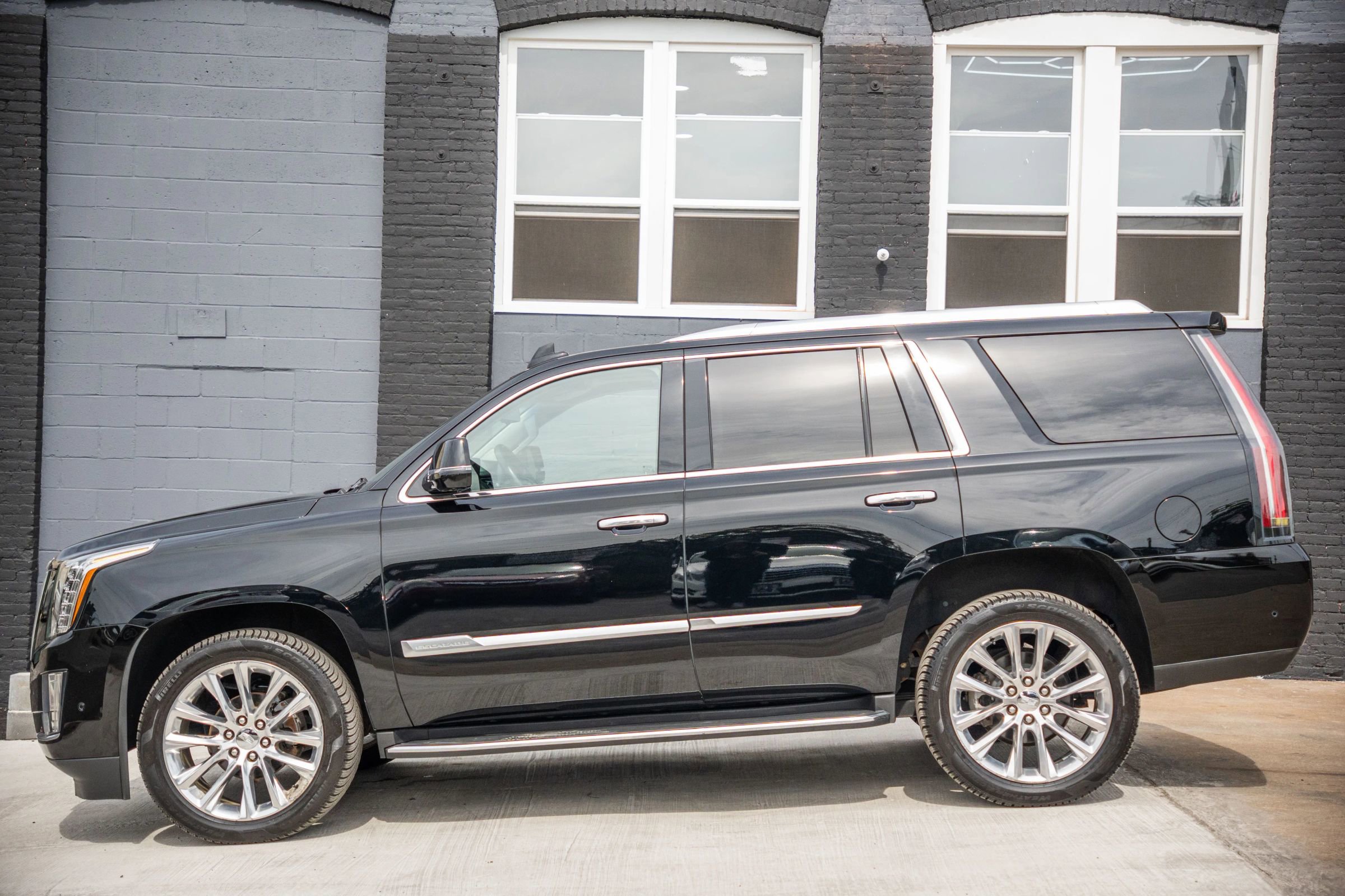 Used 2018 Cadillac Escalade Luxury image 7