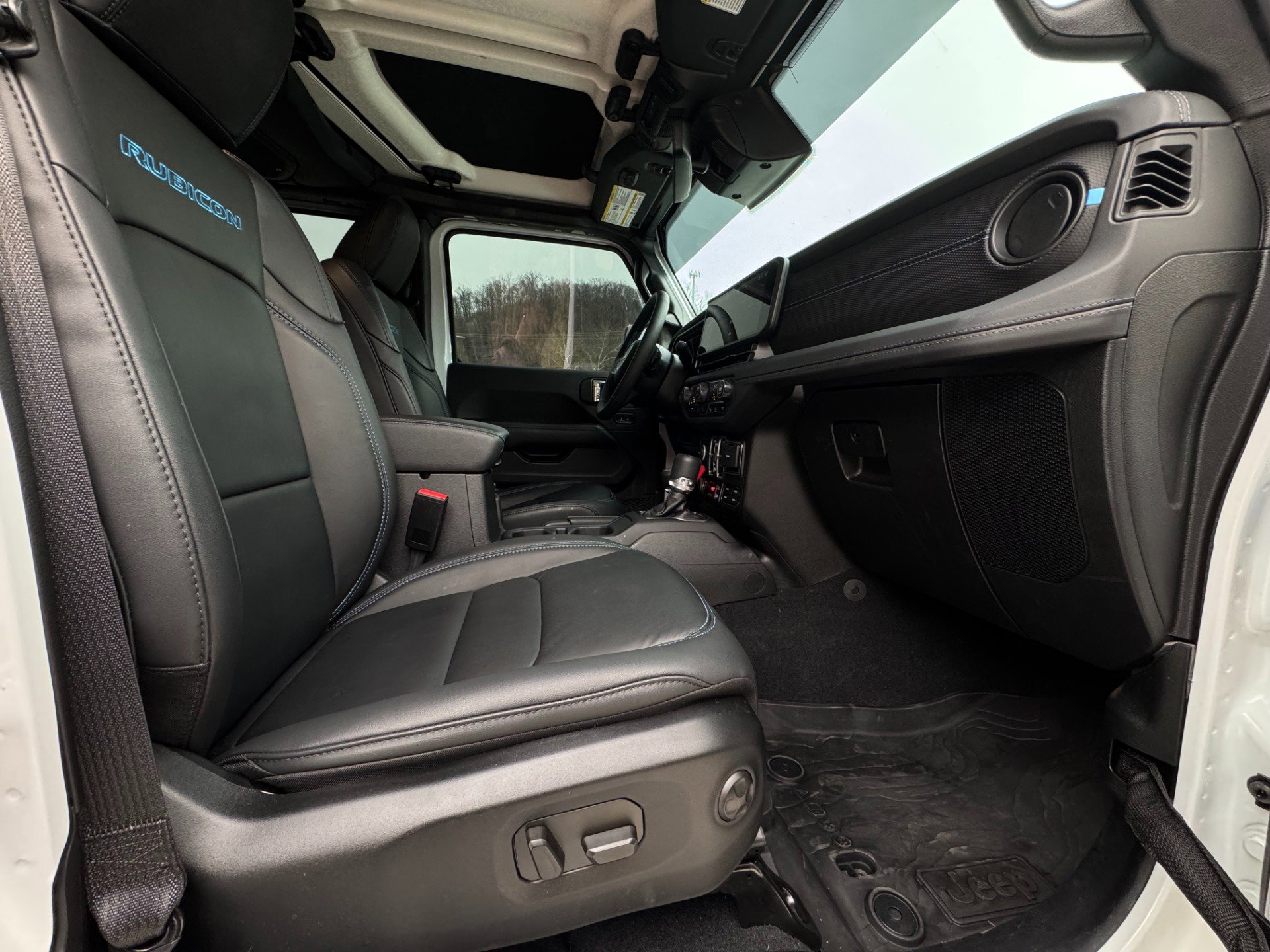 Used 2025 Jeep Wrangler Unlimited Rubicon 4xe image 17