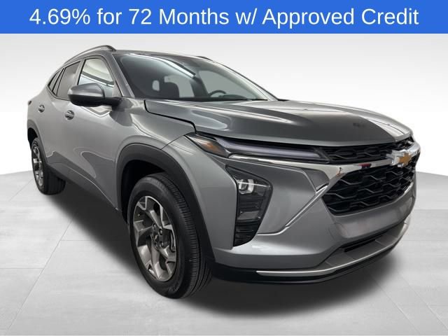 Used 2025 Chevrolet Trax LT w/ LPO, Blackout Package