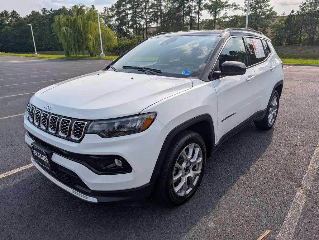 Used 2025 Jeep Compass Limited AWD/4WD image 23