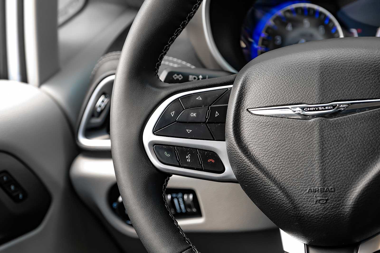 Used 2022 Chrysler Pacifica Touring-L AWD/4WD image 18