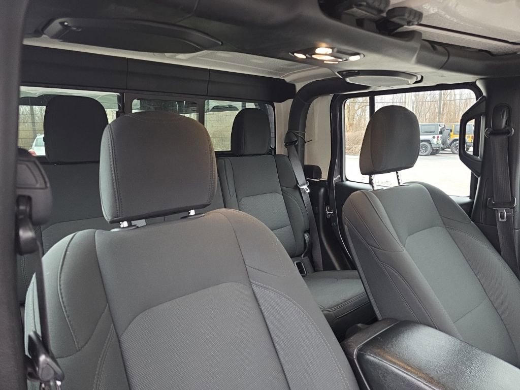 Used 2020 Jeep Gladiator Sport image 39