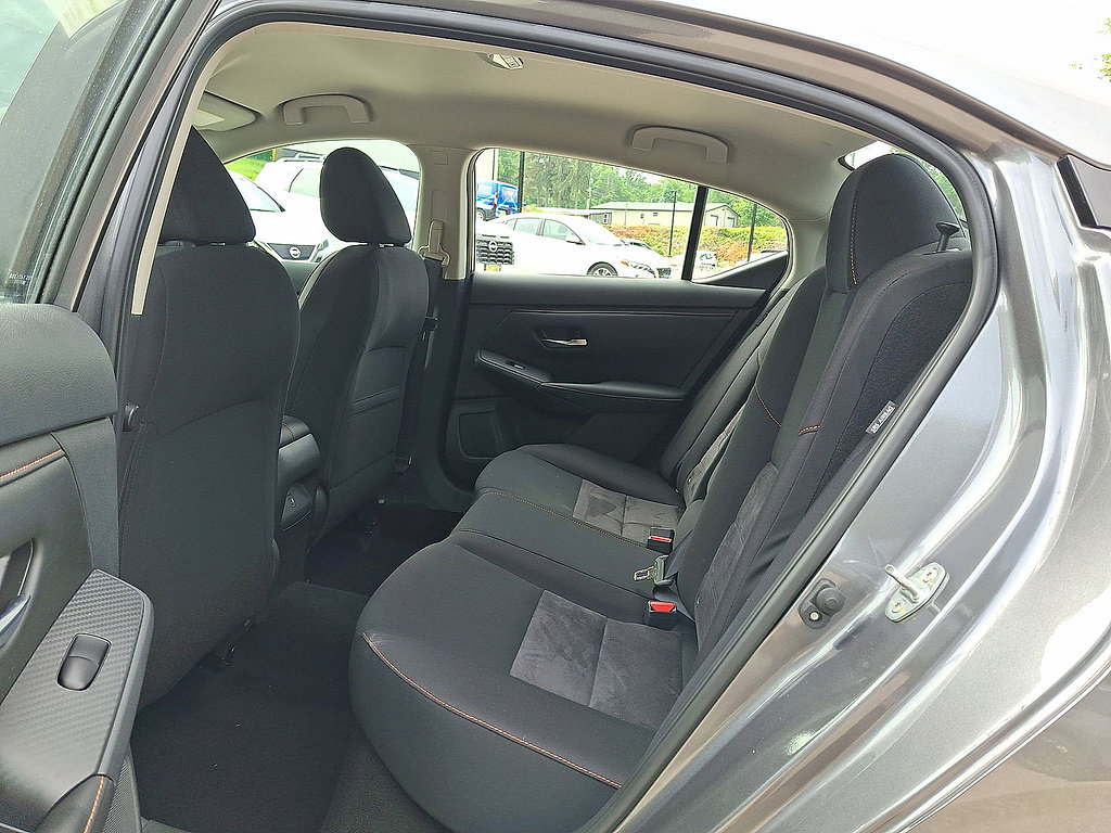 Used 2022 Nissan Sentra SR w/ Electronics Package FWD image 19